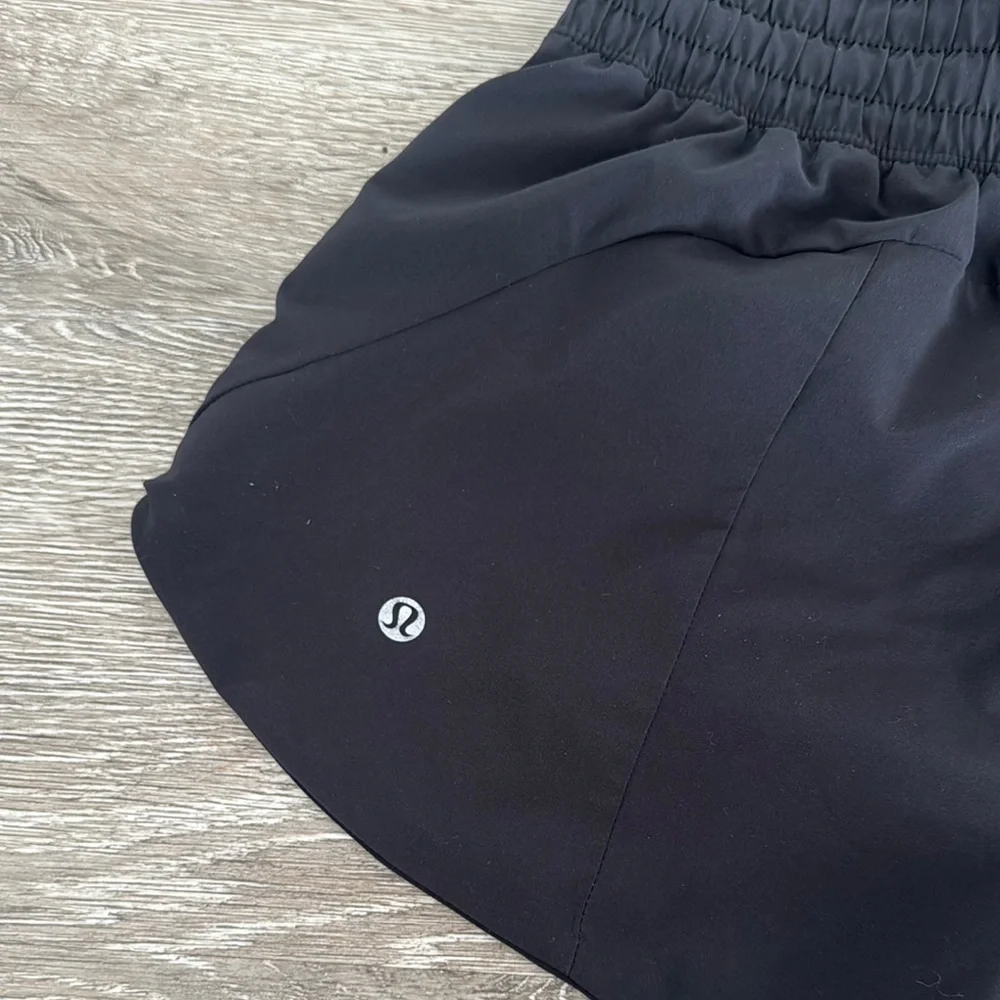 Lululemon Choose A Side Reversible Mid Rise Shorts Size 6